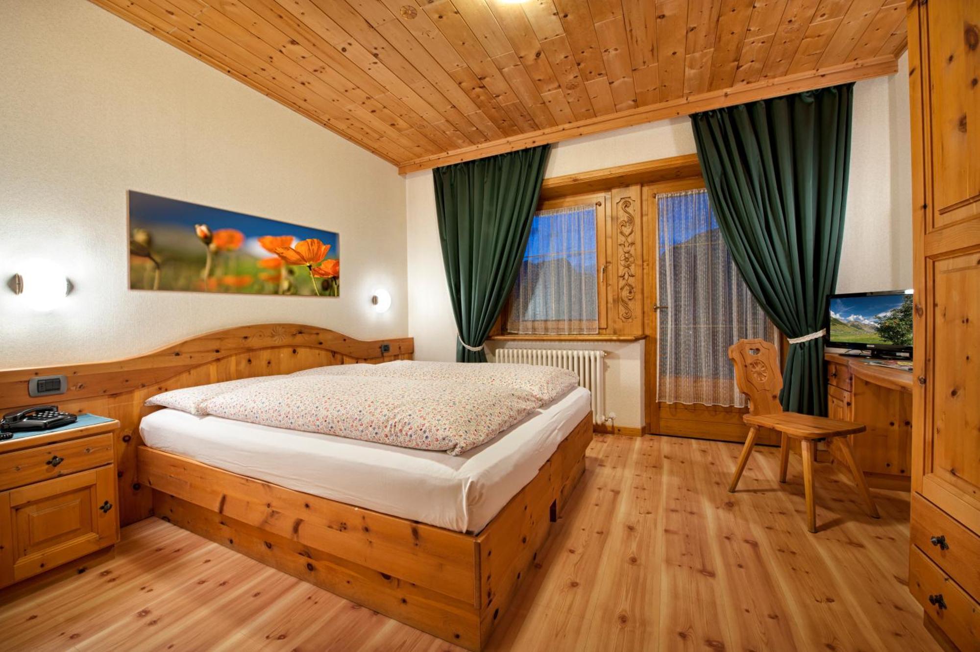 Hotel Duc De Rohan Ливиньо Экстерьер фото